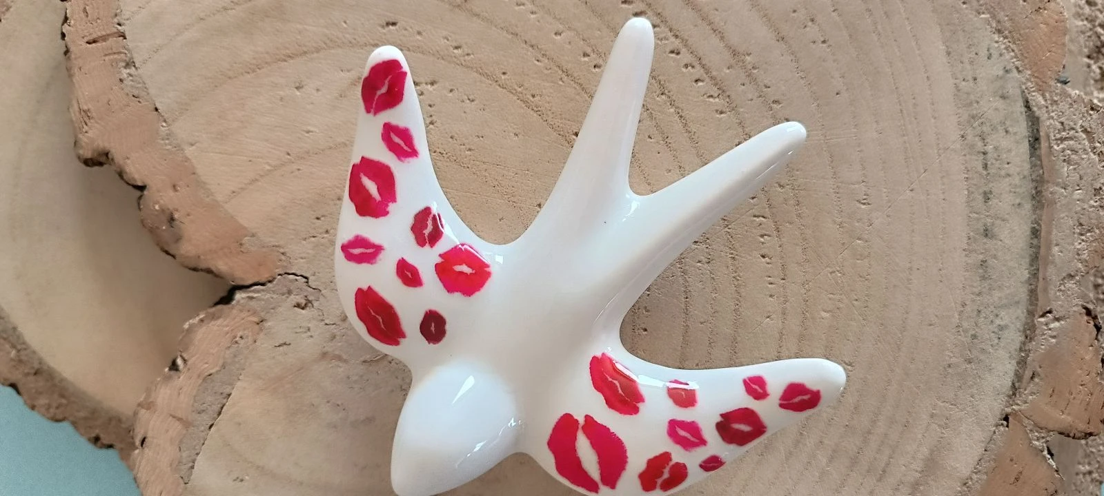 Hand-decorated ceramic swallow – photo 3